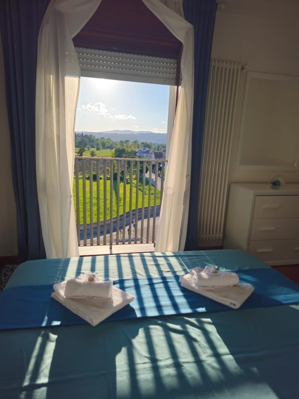 Bed, Natural landscape, View (from property/room), Balcony/Terrace, Photo of the whole room, Bedroom, towels