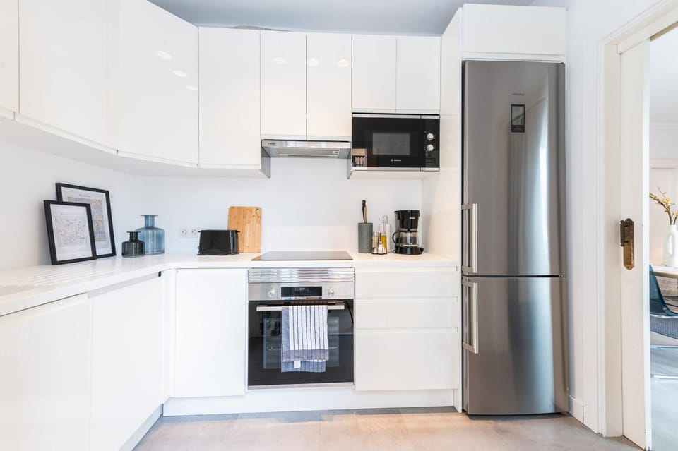 Coffee/tea facilities, Kitchen or kitchenette, oven, stove, toaster