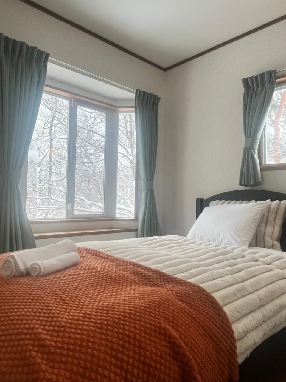 Bed, Winter, Skiing, Skiing, Bedroom