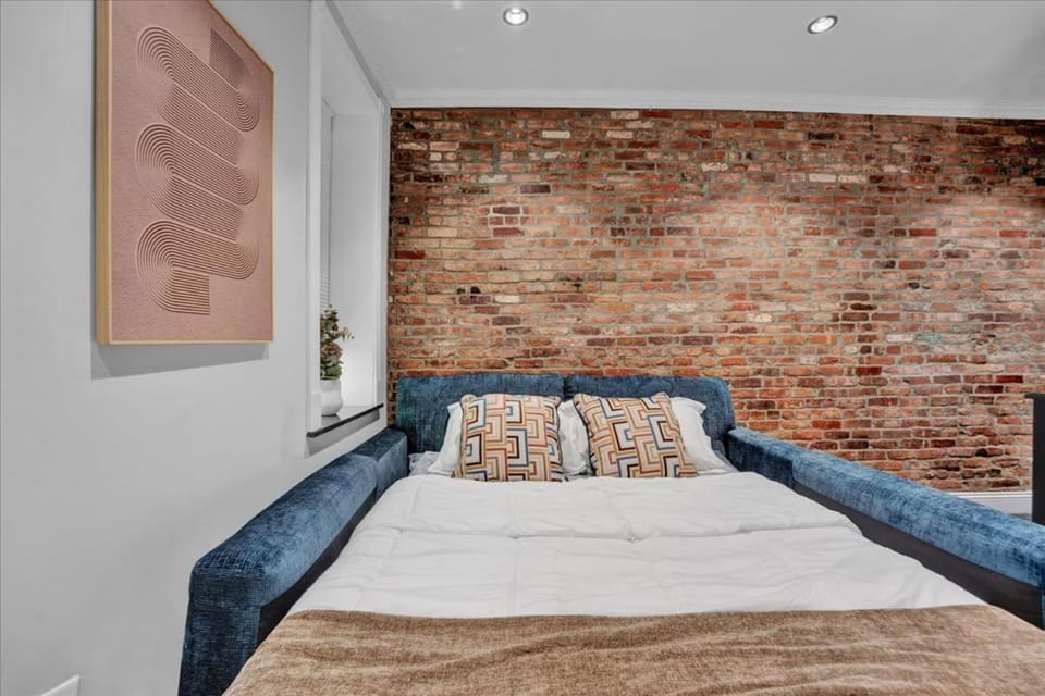 Stylish 3BR-2BA in Gramercy Apartment in East Village