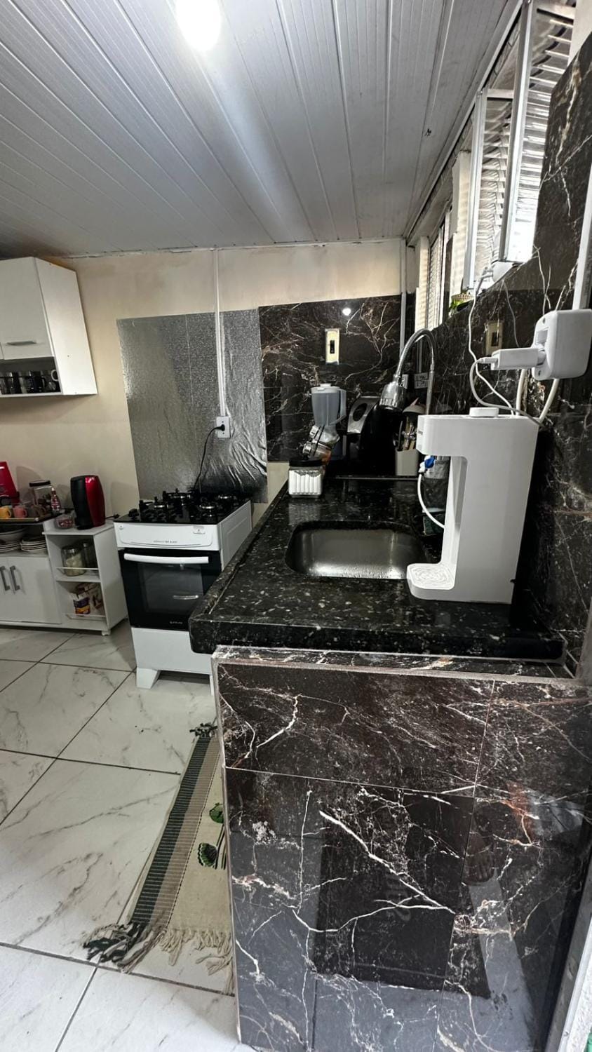 Kitchen or kitchenette, minibar, oven, stove