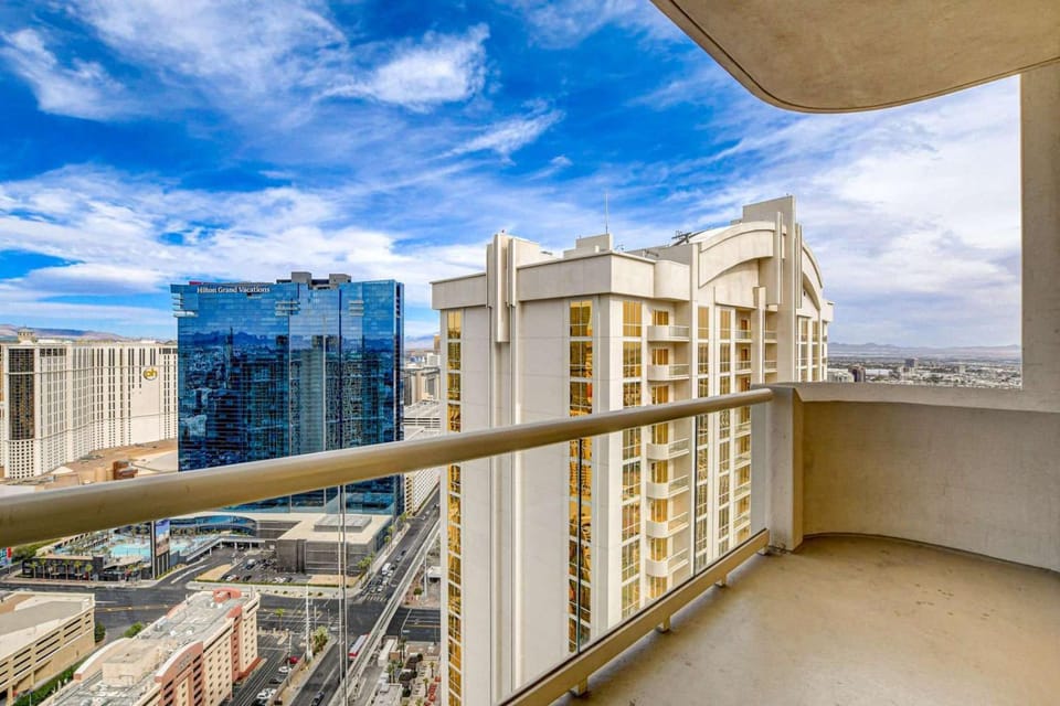 Large 1BR at MGM with Strip View Apartment in Las Vegas Strip