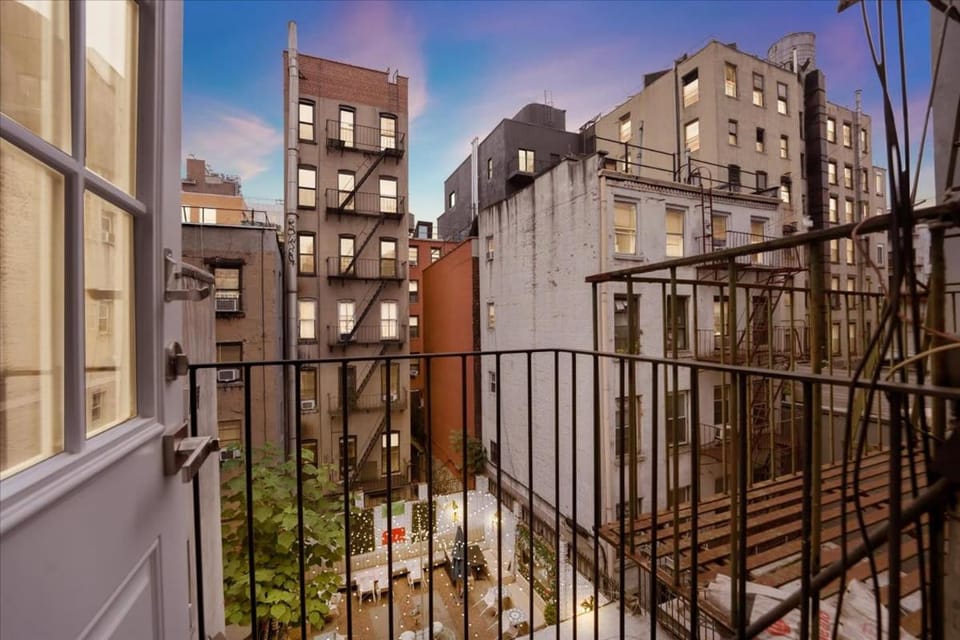 SoHo Designer 2BR w balcony Apartment in Lower Manhattan