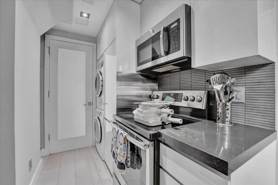 SoHo Designer 2BR w balcony Apartment in Lower Manhattan