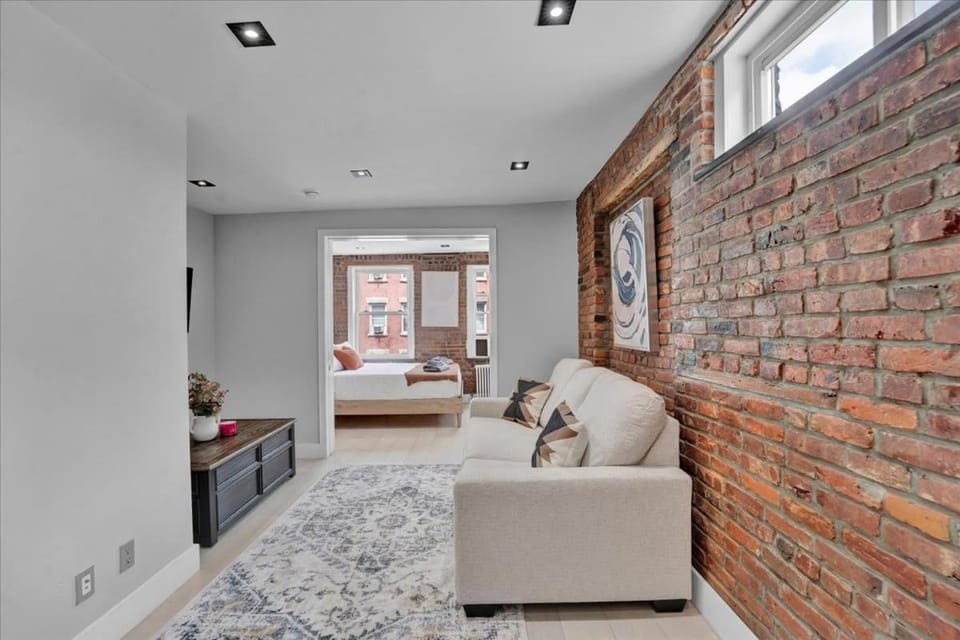 SoHo Designer 2BR w balcony Apartment in Lower Manhattan