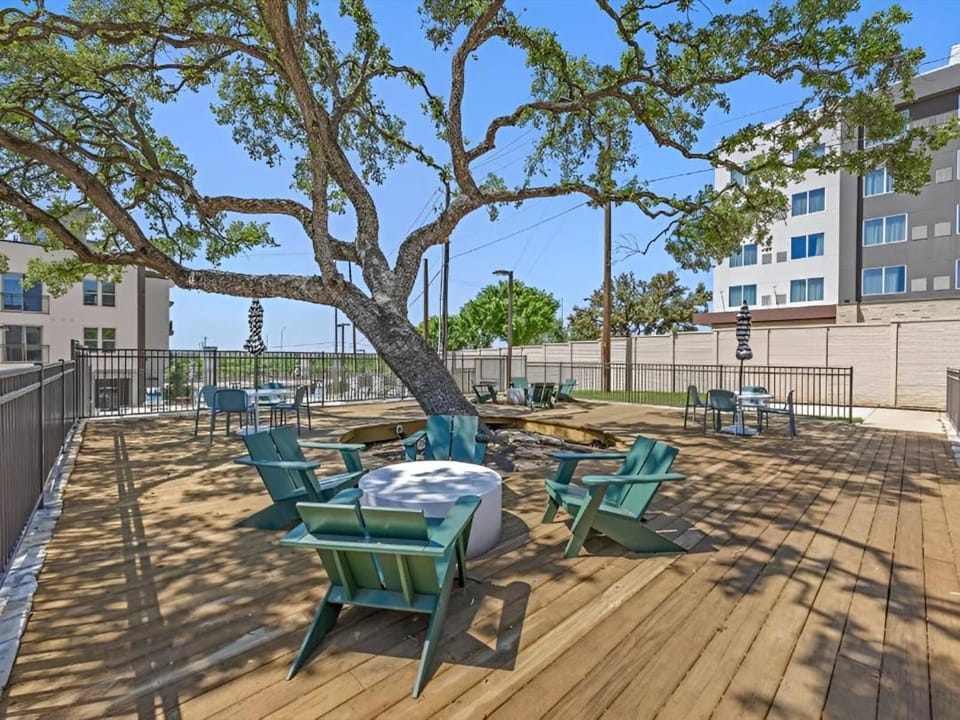 Lux King Suite-Patio & Pool-Gym-By Domain Mall Apartment in Austin
