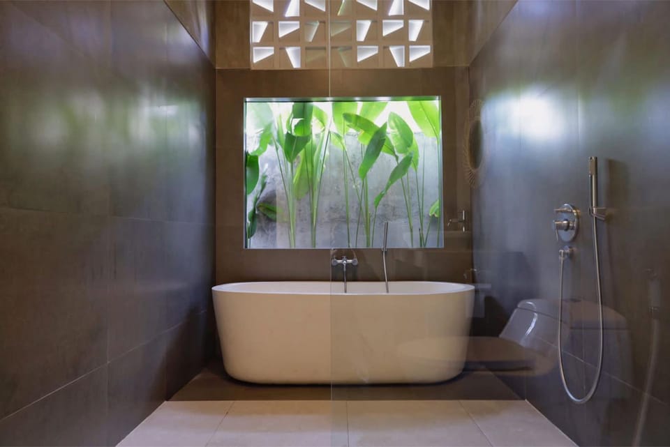 Hot Tub, Bathroom
