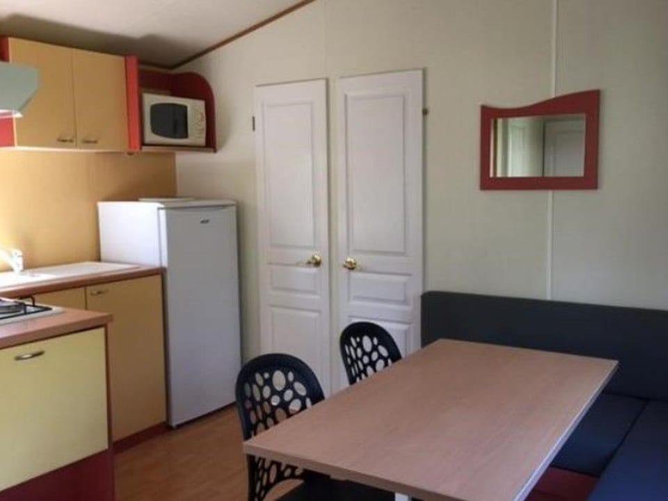 Mobil-home 4 pers avec terrasse à Vendays-Montalivet - API-1-52-195 Campground/ 
RV Resort in Vendays-Montalivet