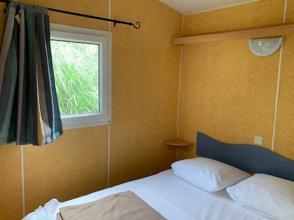 Mobil-home avec terrasse - 4 personnes, 2 chambres - API-1-52-302 Campground/ 
RV Resort in Vendays-Montalivet