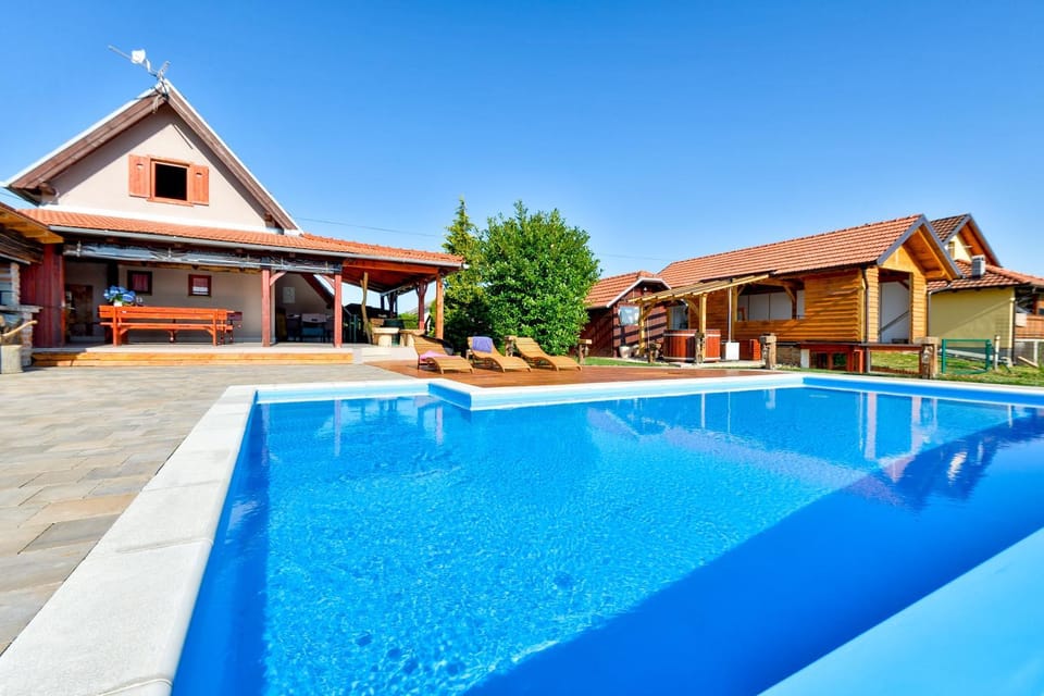 Property building, Swimming pool, Swimming pool