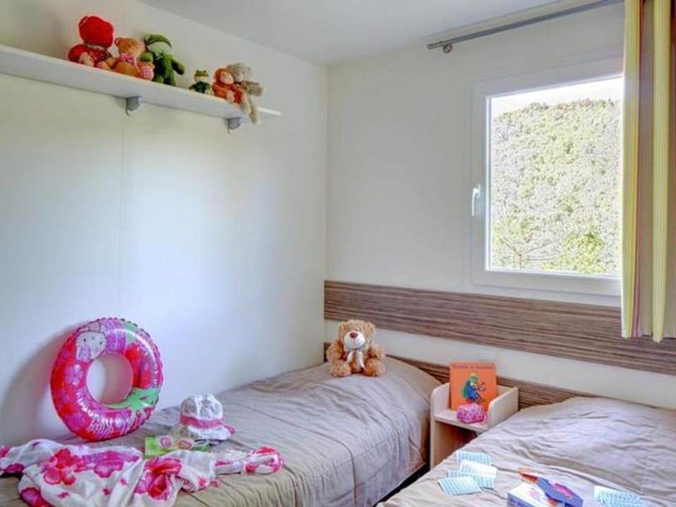 Mobil home confortable avec terrasse à Bormes-les-Mimosas - API-1-52-365 Campground/ 
RV Resort in Bormes-les-Mimosas