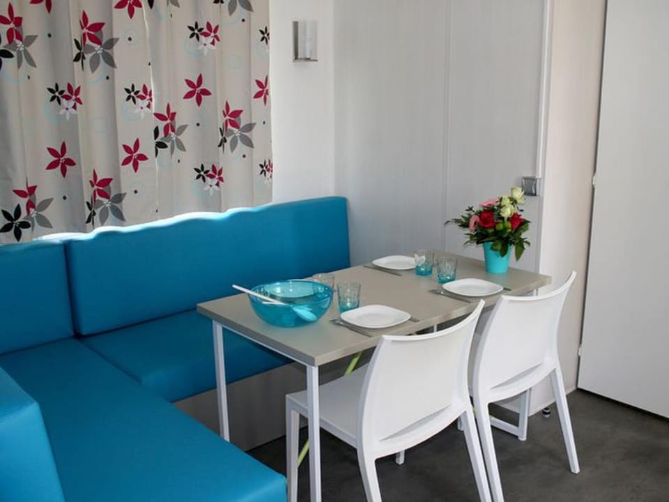 Mobil-home 6 pers avec terrasse à Chaillé-les-Marais - API-1-52-499 Campground/ 
RV Resort in Pays de la Loire