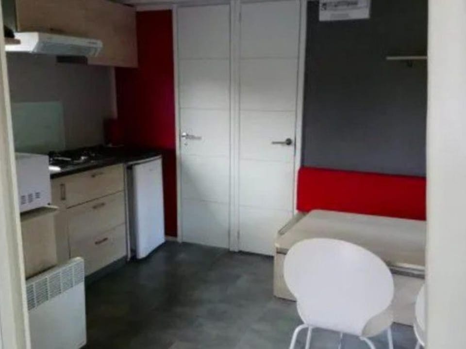 Mobil Home 34m² avec Terrasse pour 6 à Dévillac - API-1-52-331 Campground/ 
RV Resort in Nouvelle-Aquitaine