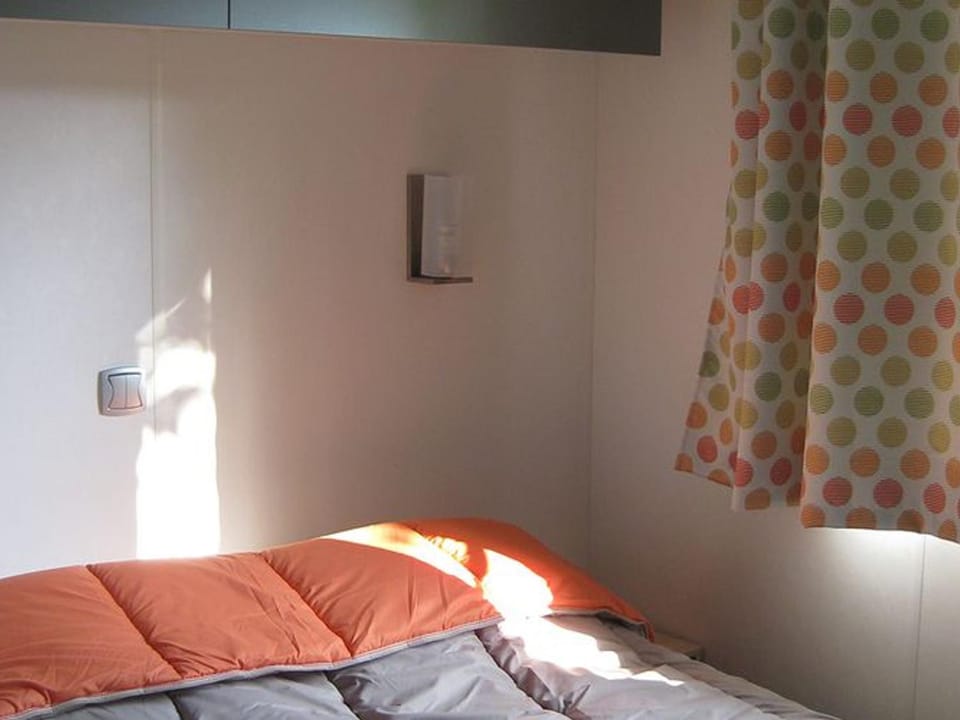 Mobil-home confortable avec terrasse pour 6 personnes - API-1-52-523 Campground/ 
RV Resort in Pays de la Loire