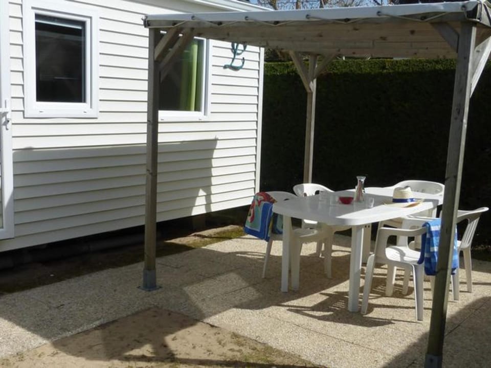 Mobil home confortable avec terrasse à Notre-Dame-de-Monts - API-1-52-516 Campground/ 
RV Resort in Notre-Dame-de-Monts