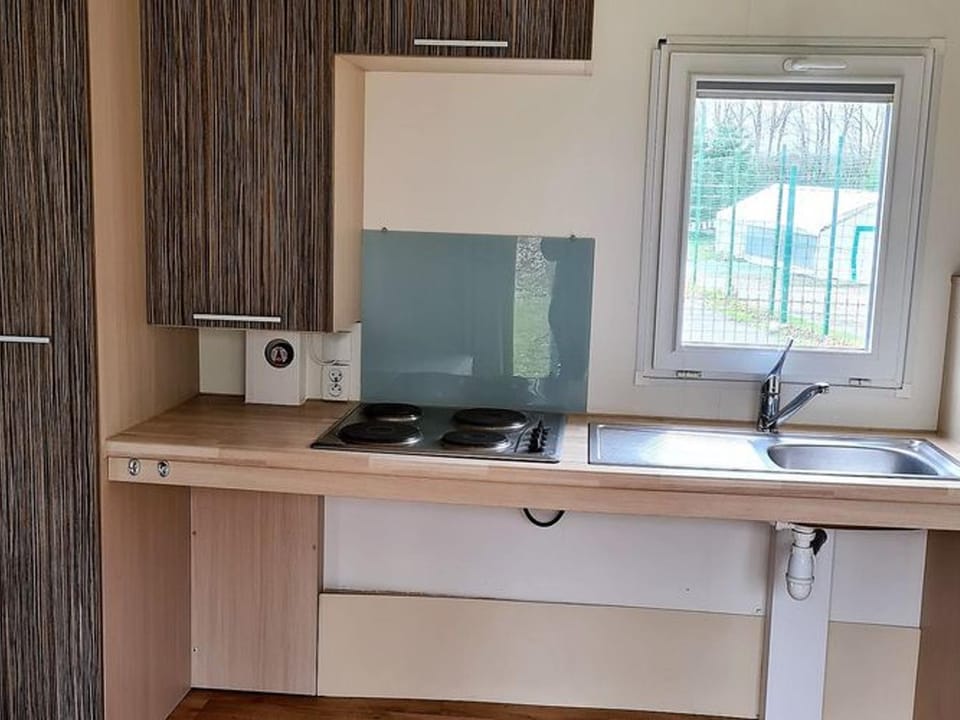 Mobil home PMR avec terrasse, 2 chambres pour 3 pers. - API-1-52-548 Campground/ 
RV Resort in Normandy
