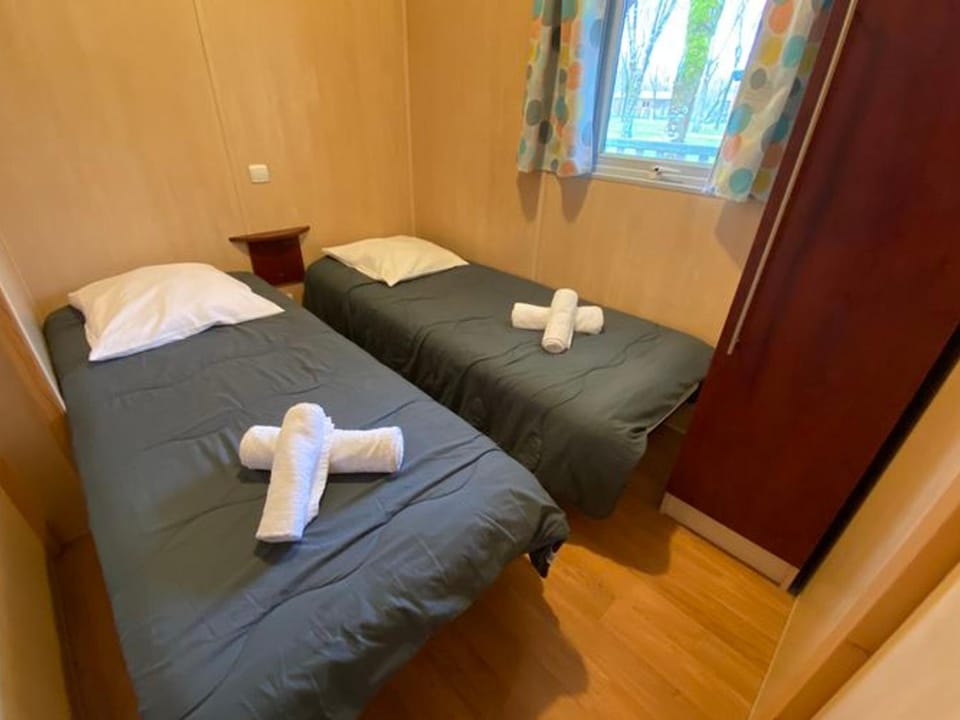Chalet 48m² avec Terrasse à Coulon pour 7 personnes - API-1-52-632 Campground/ 
RV Resort in Pays de la Loire