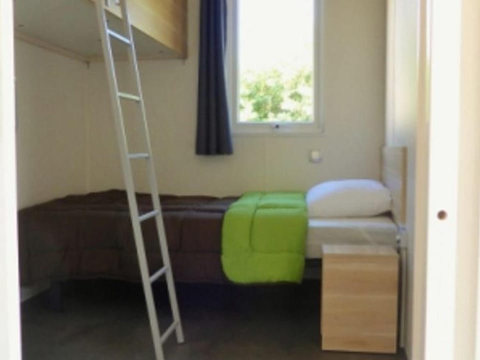 Mobil-home 4 pers. avec terrasse à Puget-Théniers - API-1-52-717 Campground/ 
RV Resort in Provence-Alpes-Côte d'Azur