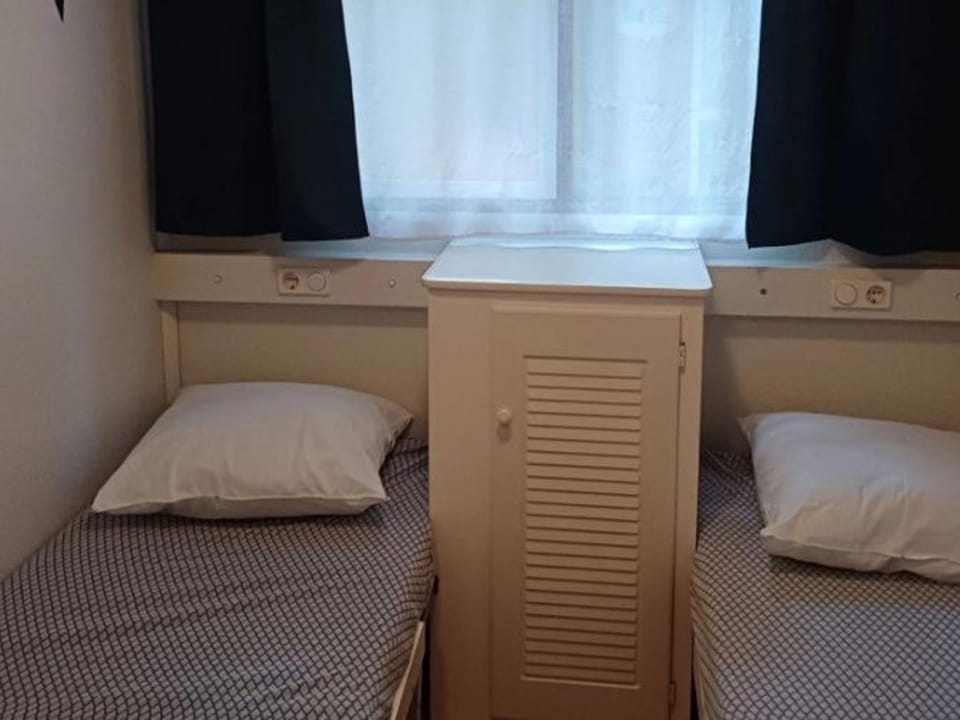 Mobil-home spacieux avec terrasse - 6 personnes - API-1-52-676 Campground/ 
RV Resort in Occitanie
