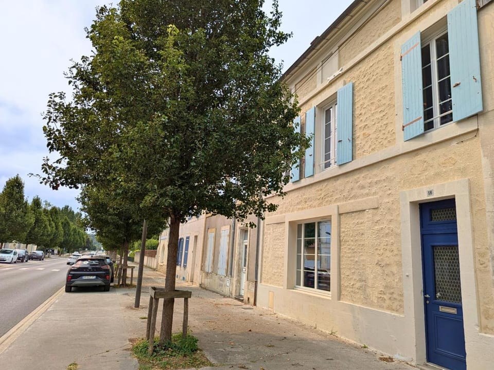 Charmante maison XIXe sur Jarnac avec 3 chambres, cour privative & parking - FR-1-653-280 House in Nouvelle-Aquitaine