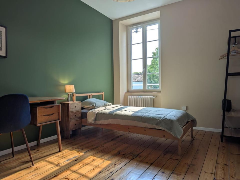 Charmante maison XIXe sur Jarnac avec 3 chambres, cour privative & parking - FR-1-653-280 House in Nouvelle-Aquitaine