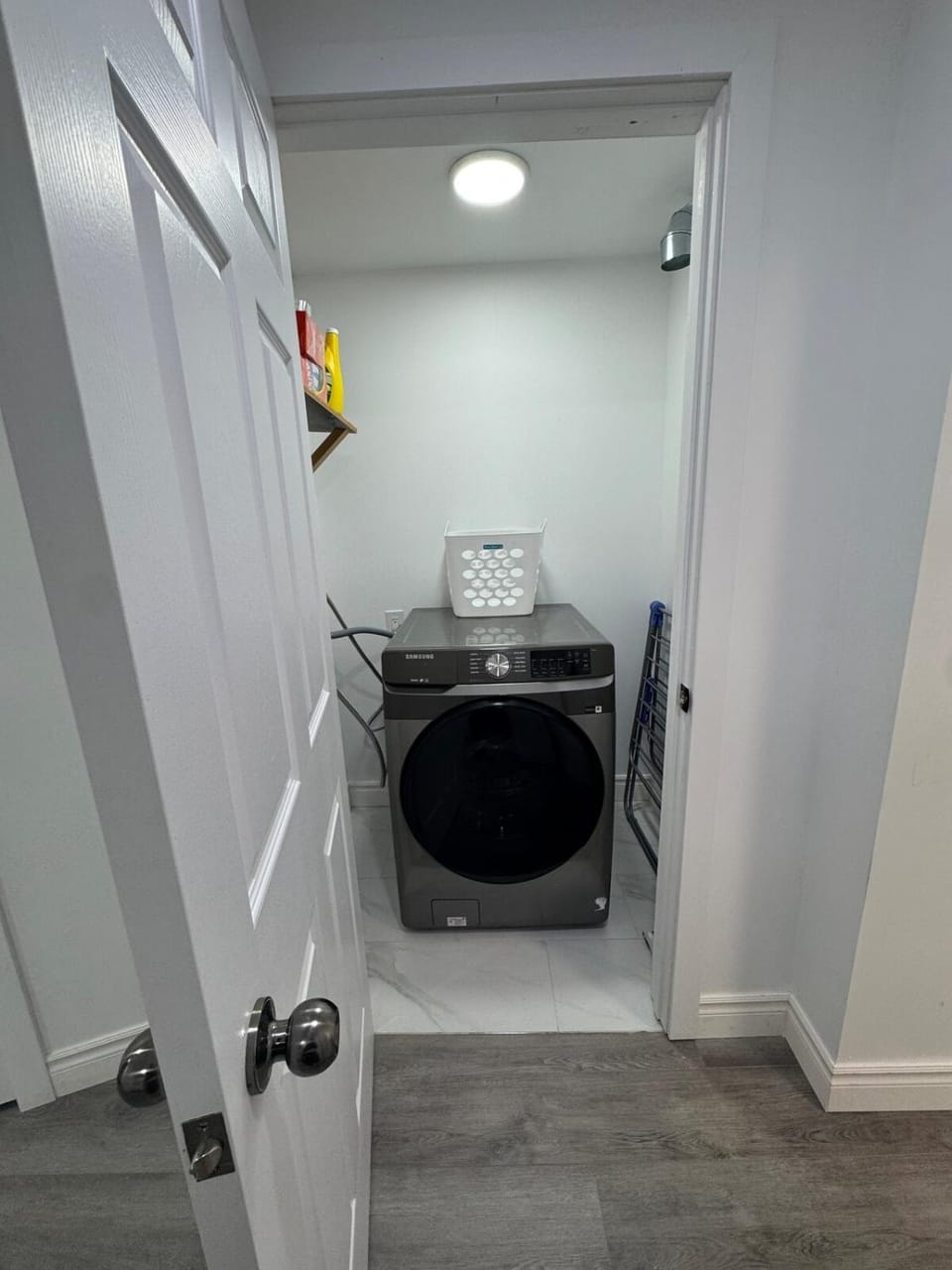 Studio Basement Apartment Apartment in Kitchener