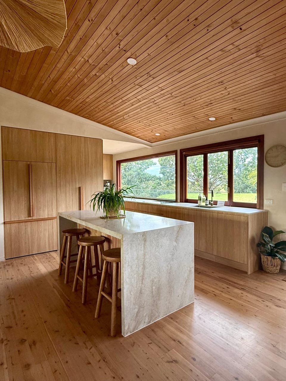 Kitchen or kitchenette, Dining area, stove