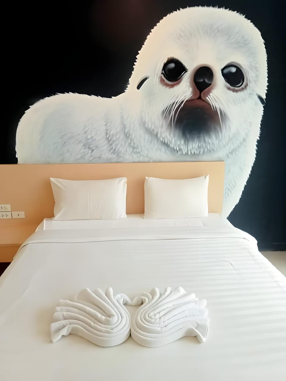 Bed, Photo of the whole room, Decorative detail, Bedroom