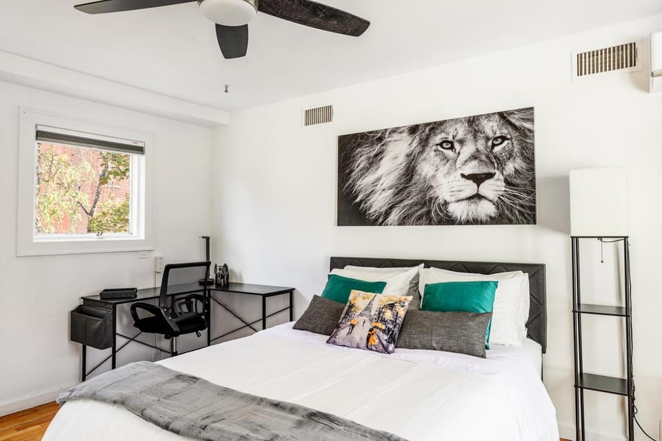 Modern 3BR Townhouse with Private Rooftop & Parking Minutes to NYC House in Hoboken