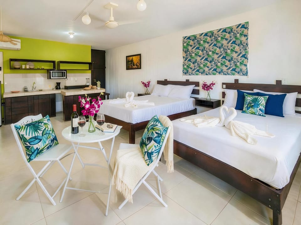 Bed, Kitchen or kitchenette, Living room, Photo of the whole room, Seating area, Dining area, Bedroom, minibar, towels