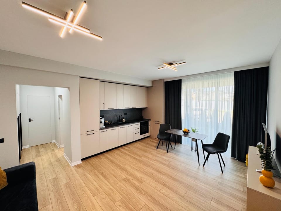 Communal lounge/ TV room, TV and multimedia, Kitchen or kitchenette, Living room, Seating area, Dining area
