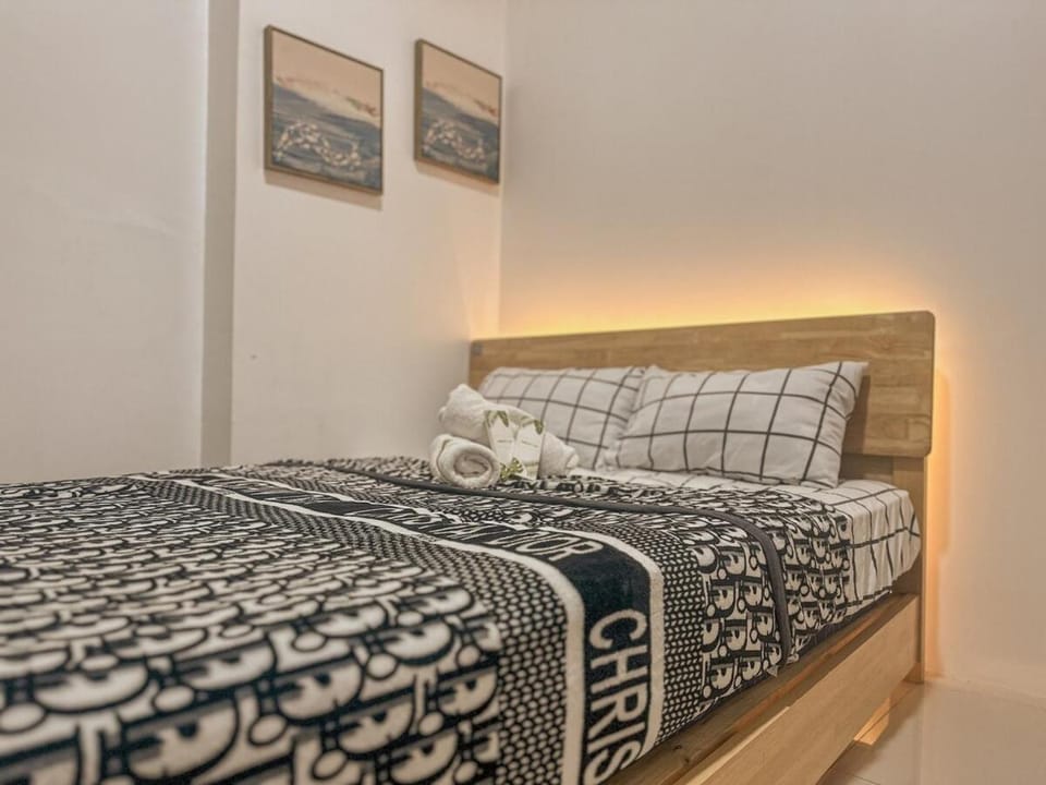 Cozy Condo in Mandaluyong with Balcony, Pool &Netflix Apartment in Mandaluyong