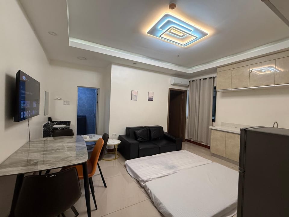 Bed, TV and multimedia, Living room, Seating area, Dining area, air conditioner