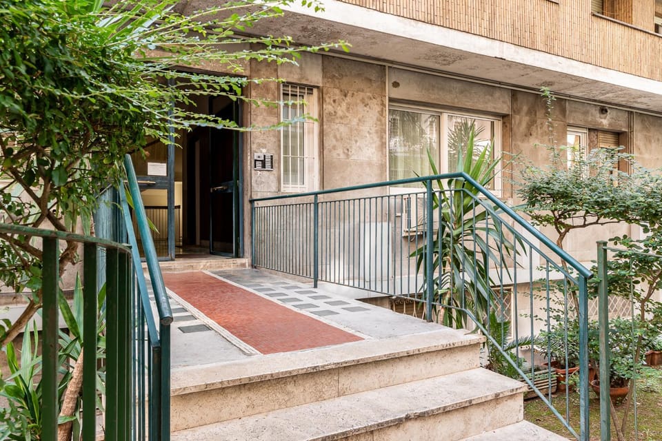Property building, Facade/entrance, Day