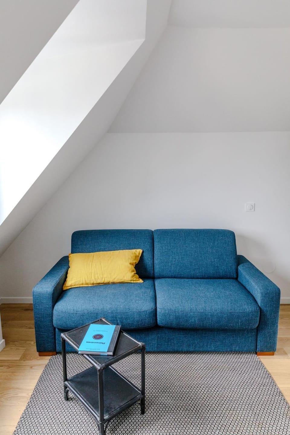 Bed, Living room