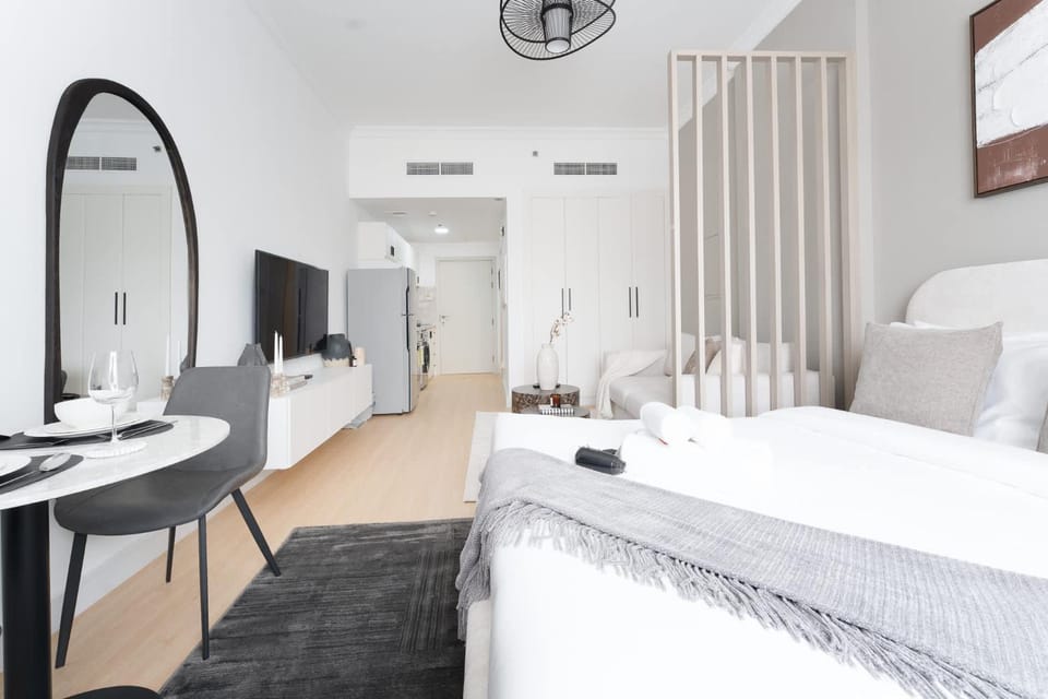 StayShort - JVC apartment for 2 people with Swimming Pool Apartment in Dubai