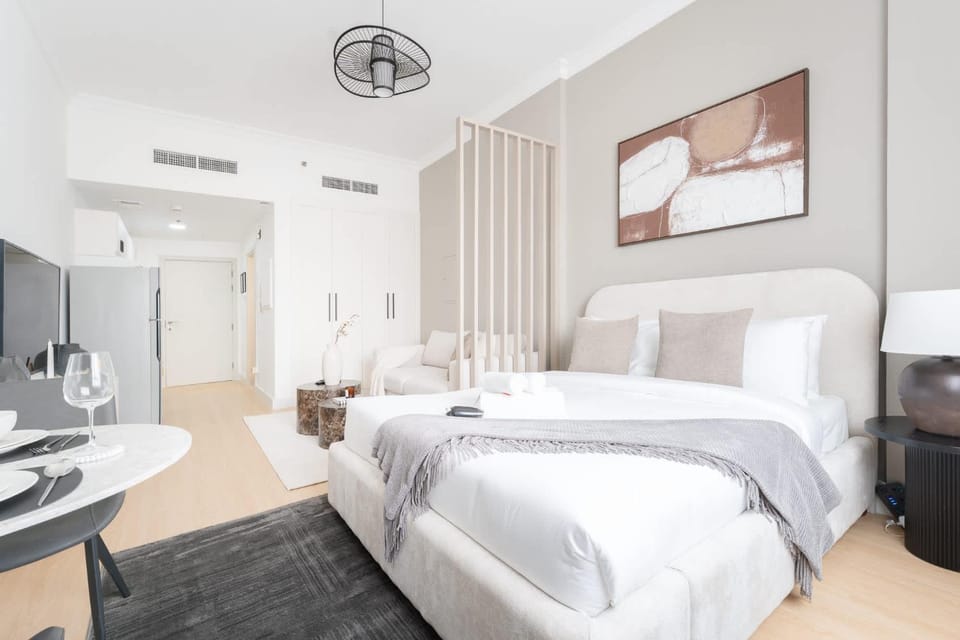 StayShort - JVC apartment for 2 people with Swimming Pool Apartment in Dubai