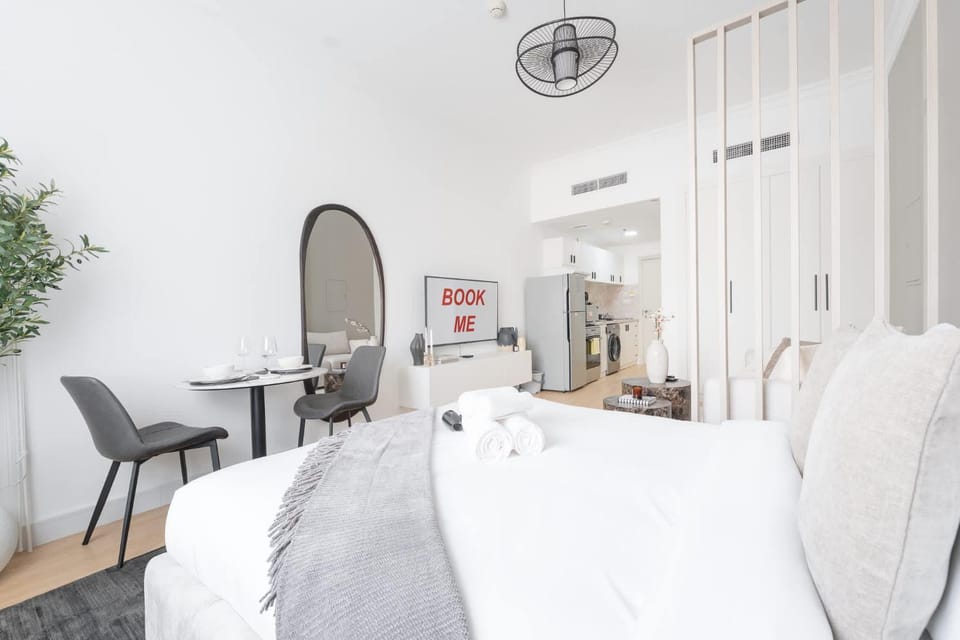 StayShort - JVC apartment for 2 people with Swimming Pool Apartment in Dubai