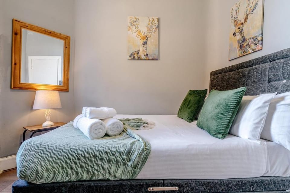 Cosy 1BR Sleeps 4 Quiet Apartment in Edinburgh