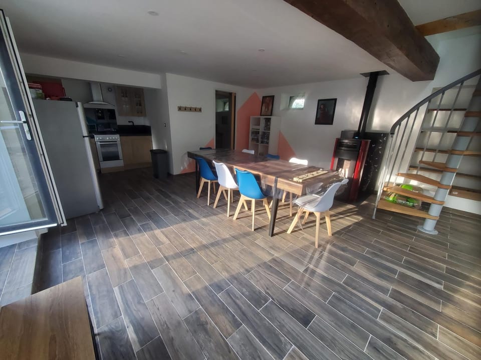 Kitchen or kitchenette, Living room, oven