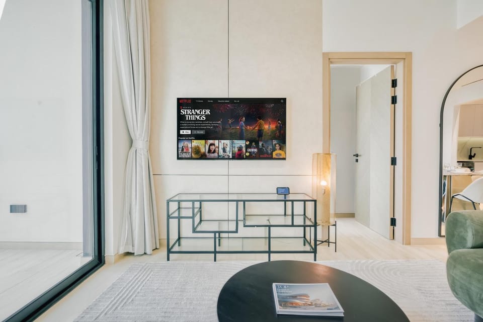 TV and multimedia, Living room, Evening entertainment