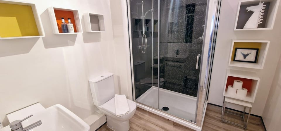 Ebor Apartment - Free parking Apartment in York