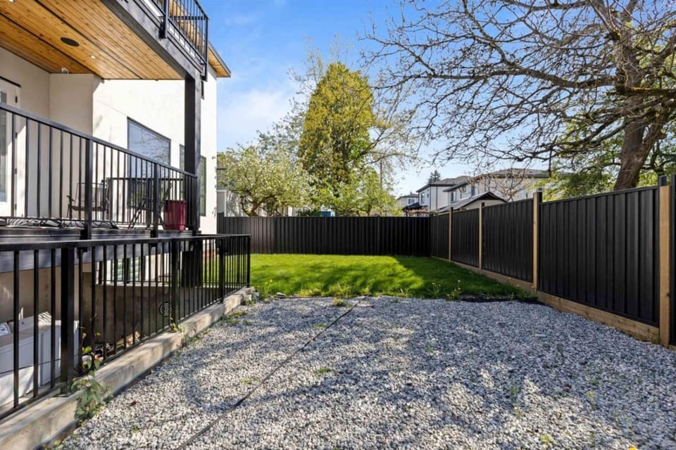 Patio, Day, Balcony/Terrace