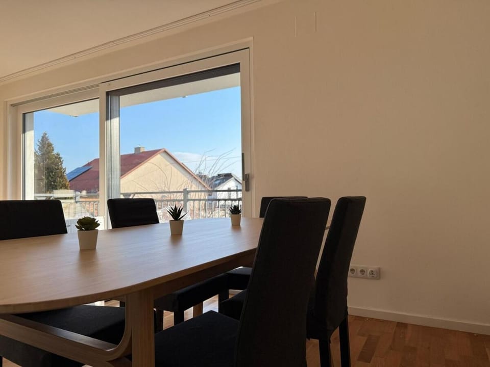 90 m2 Apartment with Balcony & Free Parking Apartment in Austria