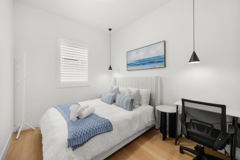 Bed, Decorative detail, Bedroom