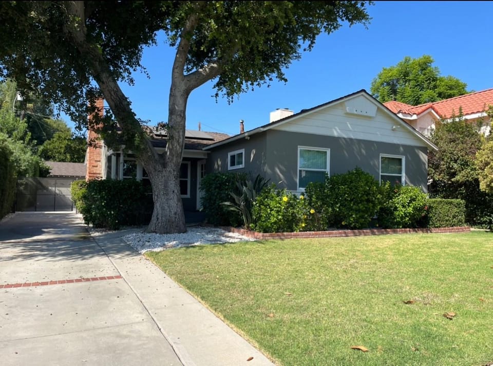 Northridge 3BR 2BA Home with Pool on a Tree-Lined street, Close to CSUN House in Northridge