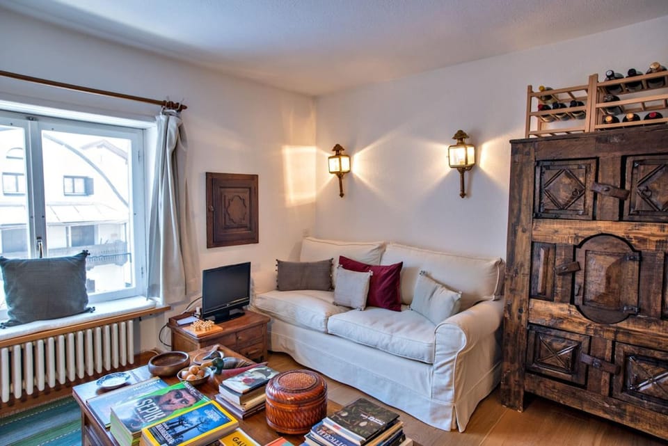 Communal lounge/ TV room, Living room