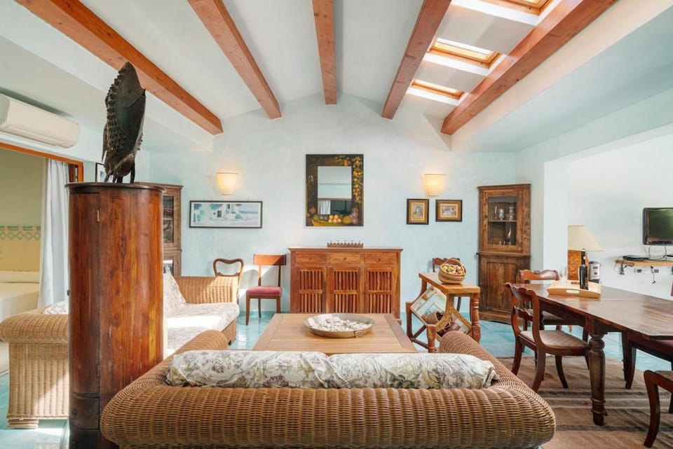 Villa just steps from the sea Villa in Sardinia