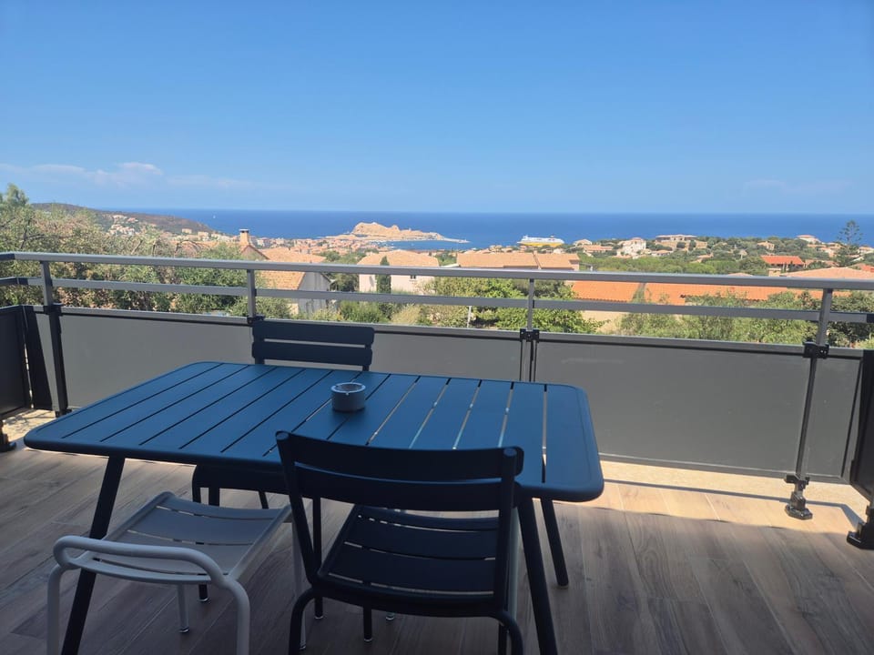 Patio, Day, Natural landscape, View (from property/room), Dining area, Sea view