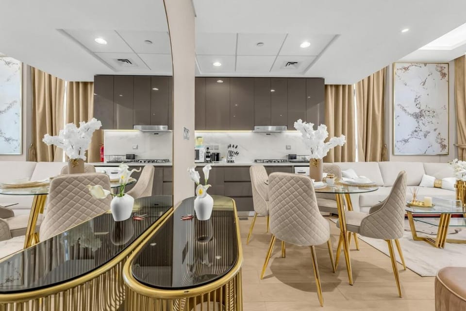 Seating area, Dining area